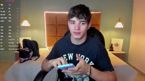 Snapshot of alejootwink chatting on 10/01/25, 02:17 ALejoo Saenz online show from 10/01/25, 02:17