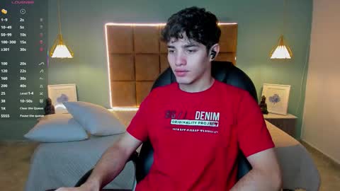 Snapshot of alejootwink chatting on 10/03/25, 12:40 ALejoo Saenz online show from 10/03/25, 12:40