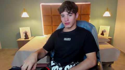 Snapshot of alejootwink chatting on 10/07/25, 05:32 ALejoo Saenz online show from 10/07/25, 05:32