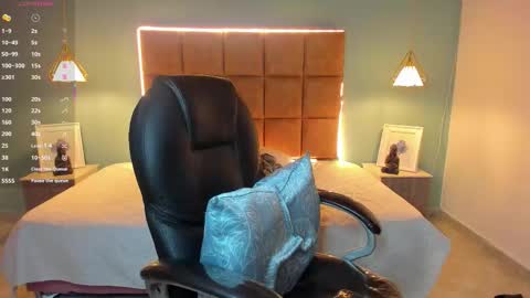 Snapshot of alejootwink chatting on 10/19/25, 10:32 ALejoo Saenz online show from 10/19/25, 10:32