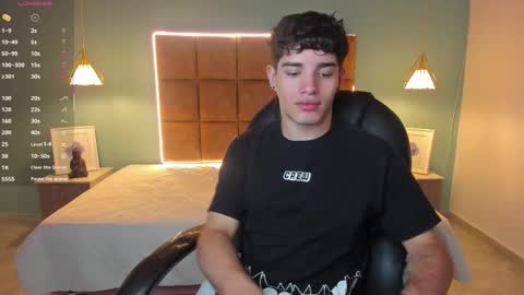 Snapshot of alejootwink chatting on 10/27/25, 12:58 ALejoo Saenz online show from 10/27/25, 12:58