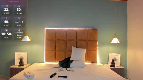 Snapshot of alejootwink chatting on 10/28/25, 02:15 ALejoo Saenz online show from 10/28/25, 02:15