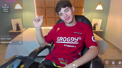 Snapshot of alejootwink chatting on 10/28/25, 07:05 ALejoo Saenz online show from 10/28/25, 07:05