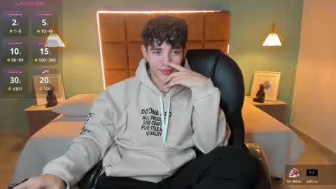 Snapshot of alejootwink chatting on 10/30/25, 02:35 ALejoo Saenz online show from 10/30/25, 02:35