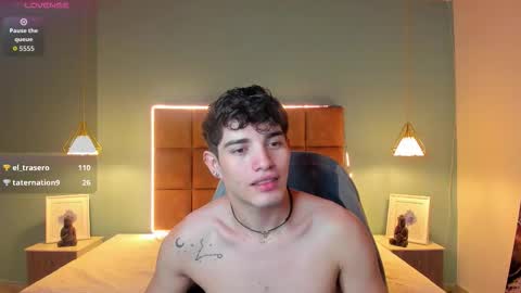 Snapshot of alejootwink chatting on 10/31/25, 01:39 ALejoo Saenz online show from 10/31/25, 01:39