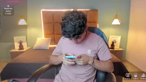 Snapshot of alejootwink chatting on 11/05/25, 04:01 ALejoo Saenz online show from 11/05/25, 04:01