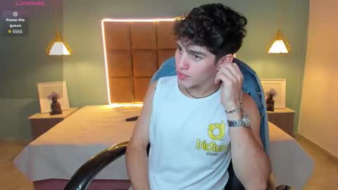 Snapshot of alejootwink chatting on 11/08/25, 03:29 ALejoo Saenz online show from 11/08/25, 03:29