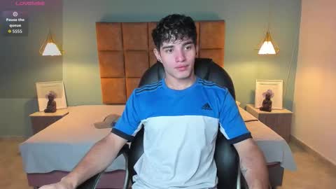 Snapshot of alejootwink chatting on 11/14/25, 03:33 ALejoo Saenz online show from 11/14/25, 03:33