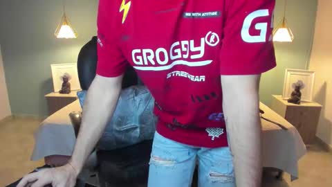 Snapshot of alejootwink chatting on 11/16/25, 03:01 ALejoo Saenz online show from 11/16/25, 03:01