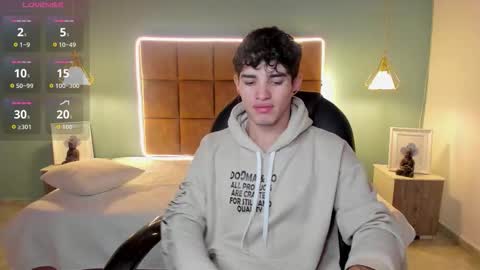 Snapshot of alejootwink chatting on 11/17/25, 02:17 ALejoo Saenz online show from 11/17/25, 02:17