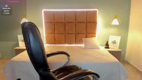 Snapshot of alejootwink chatting on 11/20/25, 02:45 ALejoo Saenz online show from 11/20/25, 02:45