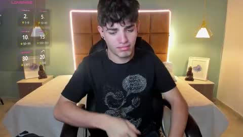 Snapshot of alejootwink chatting on 11/23/25, 03:39 ALejoo Saenz online show from 11/23/25, 03:39