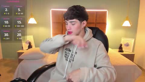 Snapshot of alejootwink chatting on 12/02/25, 12:16 ALejoo Saenz online show from 12/02/25, 12:16