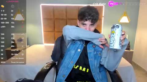 Snapshot of alejootwink chatting on 01/15/26, 01:54 ALejoo Saenz online show from 01/15/26, 01:54