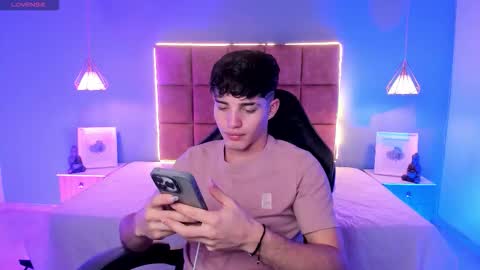 Snapshot of alejootwink chatting on 02/15/26, 07:51 ALejoo Saenz online show from 02/15/26, 07:51