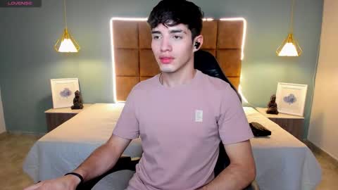 Snapshot of alejootwink chatting on 03/03/26, 01:23 ALejoo Saenz online show from 03/03/26, 01:23