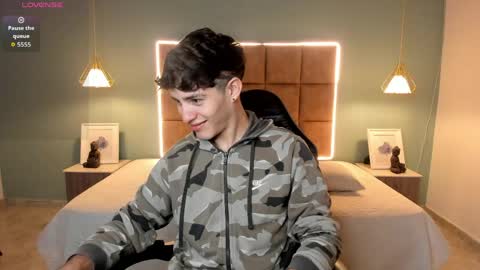 ALejoo Saenz online show from 04/23/26, 03:52