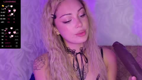 Snapshot of aleksacandy chatting on 05/03/26, 04:35 aleksacandy online show from 05/03/26, 04:35