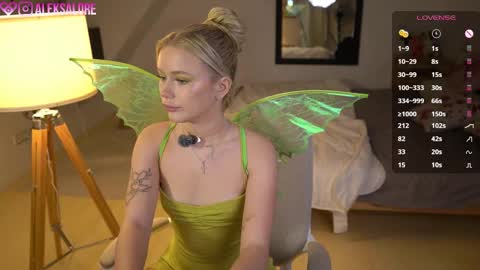 Lexi online show from 10/31/25, 04:13