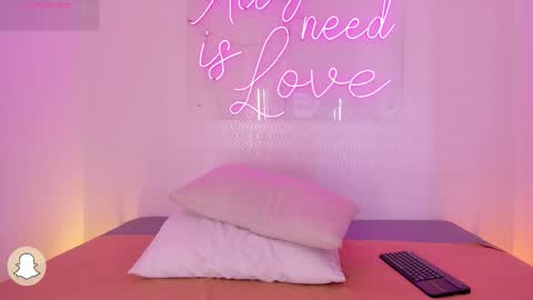 Snapshot of aleksandra_miller chatting on 11/12/25, 12:38 Aleksandra online show from 11/12/25, 12:38