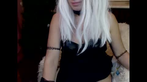Snapshot of alenablack chatting on 12/18/24, 01:59 Luly online show from 12/18/24, 01:59