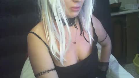 Snapshot of alenablack chatting on 02/02/25, 12:19 Luly online show from 02/02/25, 12:19