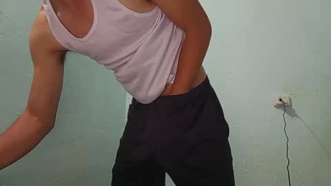 Snapshot of aleo_011 chatting on 12/16/24, 01:42 Alejandro online show from 12/16/24, 01:42