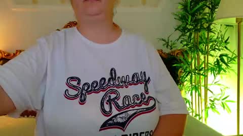 Snapshot of alesha_arabian_ chatting on 06/08/26, 04:13 alesha_arabian_ online show from 06/08/26, 04:13