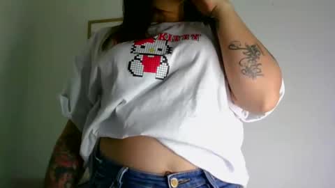 QUEEN OFF MILk  IM BACK  15 NOV online show from 04/22/26, 09:27