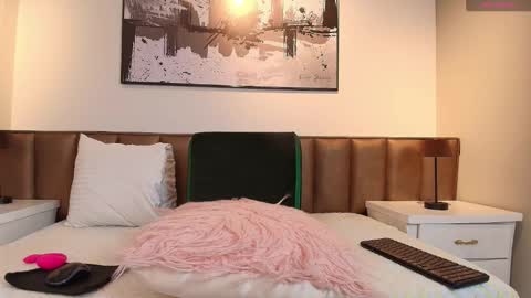 Snapshot of alessandraleroy chatting on 01/17/26, 12:21 Alessandra online show from 01/17/26, 12:21