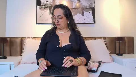 Snapshot of alessandraleroy chatting on 06/03/26, 11:57 Alessandra online show from 06/03/26, 11:57