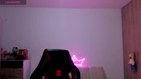 AlessandraMoreli Its my birthday online show from 04/25/26, 12:46