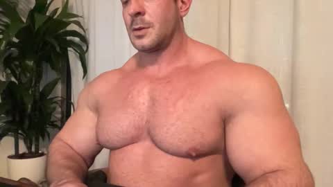 Alessandrobuilder online show from 11/11/25, 04:18