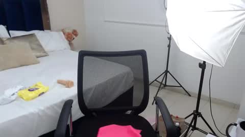 ALESSIA online show from 02/17/25, 09:41