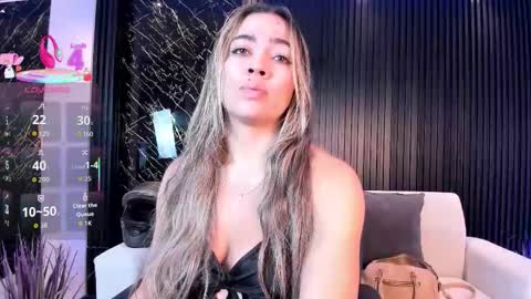 Snapshot of alessia_taylorr chatting on 10/14/25, 11:55 Alessia Everyday From 0530 to 1430 Col Time online show from 10/14/25, 11:55