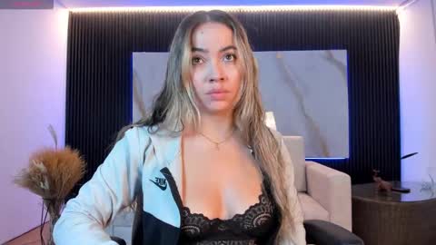 Alessia  Everyday From 0530 to 1430 Col Time online show from 11/20/25, 11:32