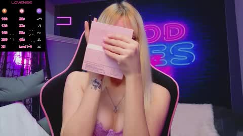 Snapshot of alessiacroft chatting on 11/12/25, 03:18 alessiacroft online show from 11/12/25, 03:18