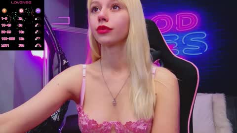 Snapshot of alessiacroft chatting on 11/18/25, 05:12 alessiacroft online show from 11/18/25, 05:12