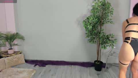 Snapshot of alessiasin_ chatting on 11/24/25, 08:30 Alessia online show from 11/24/25, 08:30