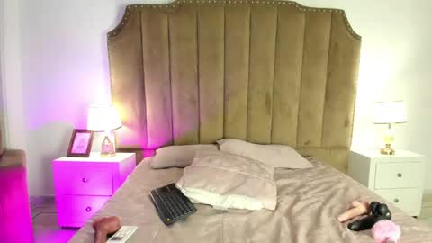 Alessia online show from 04/22/26, 01:23