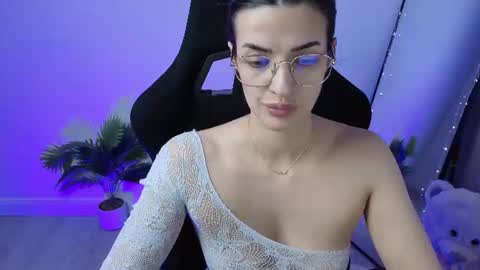 Snapshot of alessyaaa chatting on 06/18/26, 10:36 Ale online show from 06/18/26, 10:36