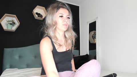 alesys69 online show from 01/01/25, 11:51