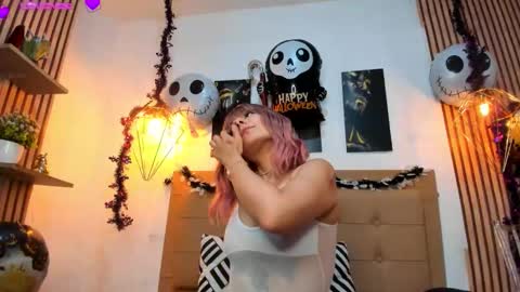 Snapshot of alesziarose chatting on 10/18/25, 07:25 Aleszia online show from 10/18/25, 07:25