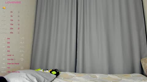 Snapshot of alettaevee chatting on 02/07/26, 12:25 alettaevee online show from 02/07/26, 12:25