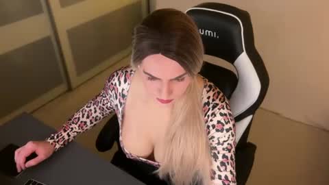 Leyla Leg online show from 12/27/24, 10:59