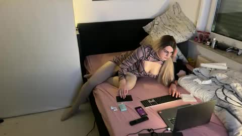 Leyla Leg online show from 01/06/25, 10:26