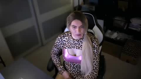Leyla Leg online show from 04/30/26, 10:14