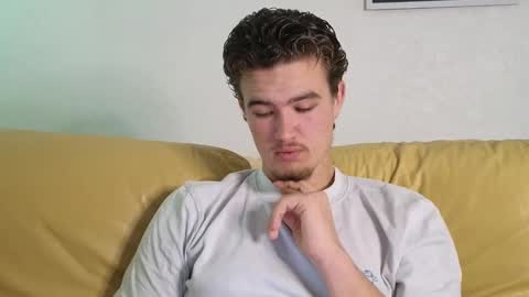 Snapshot of alex83530 chatting on 01/24/25, 01:03 Alex83530 online show from 01/24/25, 01:03