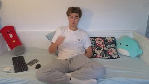 Snapshot of alex83530 chatting on 12/16/25, 08:30 Alex83530 online show from 12/16/25, 08:30