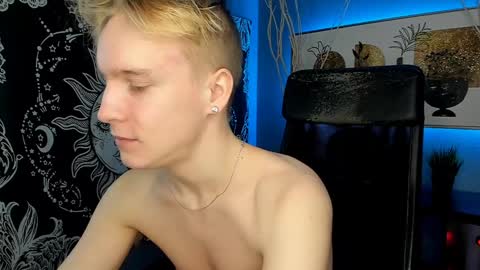 Snapshot of alex__sweet chatting on 12/18/24, 07:58 your Alex online show from 12/18/24, 07:58